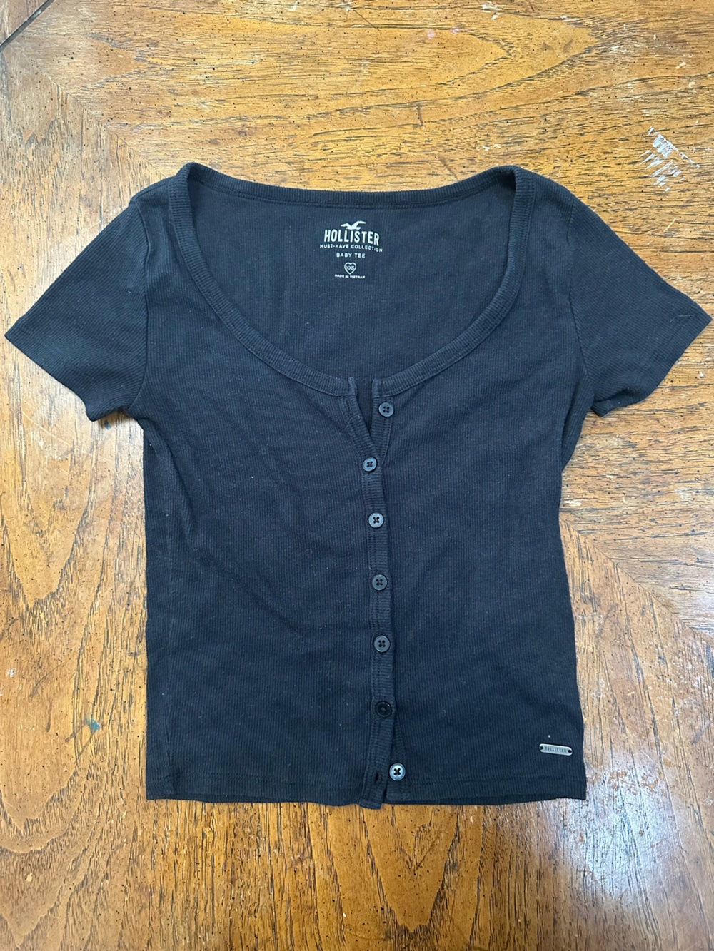 Hollister Black Short-Sleeve Button-Up Ribbed Knit Shirt